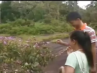Brunette ਇੱਕ blowjob ਦਿੰਦਾ ਹੈ ਅਤੇ ਕੈਮਰੇ ਦੇ ਸਾਹਮਣੇ ਆਪਣੇ ਮੂੰਹ ਵਿੱਚ ਕਮ ਪ੍ਰਾਪਤ ਕਰਦਾ ਹੈ