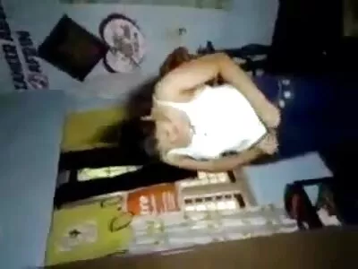 ਸੋਲੋ ਲੈਟਿਨਾ ਦੇਵੀ ਸਾਨੂੰ ਛੇੜ ਰਹੀ ਹੈ