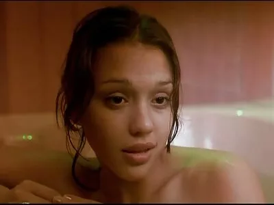 ਸੈਕਸੀ ਗੋਰੀ blowjob ਦਿੰਦਾ ਹੈ ਅਤੇ ਬੀਚ 'ਤੇ fucked ਪ੍ਰਾਪਤ ਕਰਦਾ ਹੈ