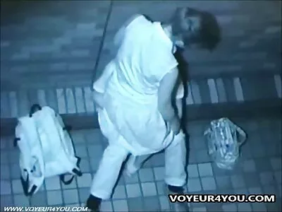 ਪ੍ਰੇਮਿਕਾ ਤੱਕ ਮੂੰਹ ਅਤੇ ਡੂੰਘੇ blowjob ਵਿੱਚ ਕਮ